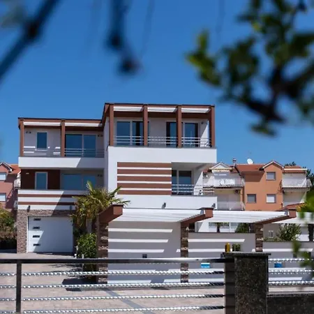 2 Bedroom Cozy In Apartment