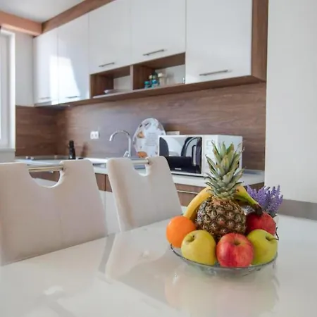 2 Bedroom Cozy In Lägenhet Vodice