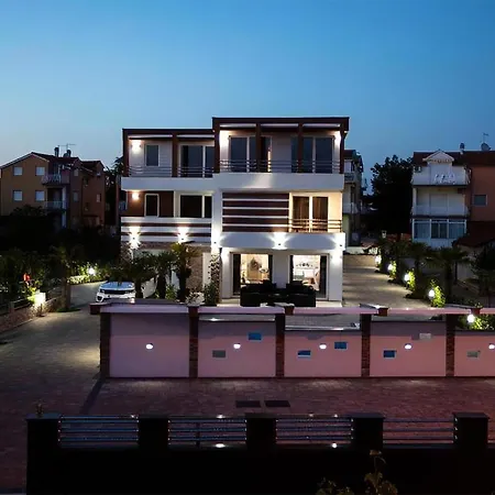 2 Bedroom Cozy In Lägenhet *