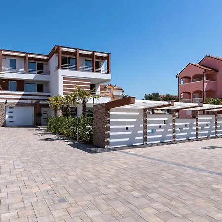 Apartment 2 Bedroom Cozy In