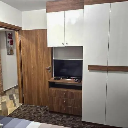 2 Bedroom Cozy In Apartment