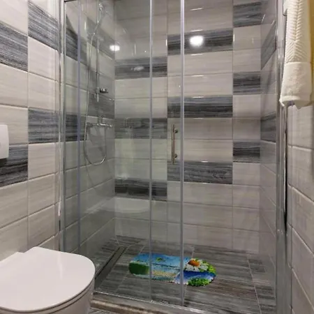 Apartment 2 Bedroom Cozy In *