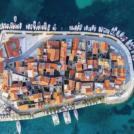 2 Bedroom Cozy In Apartment