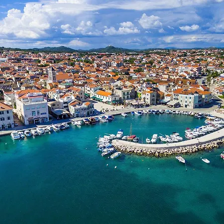 2 Bedroom Cozy In Apartment