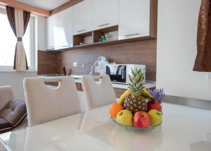 2 Bedroom Cozy In Lägenhet Vodice